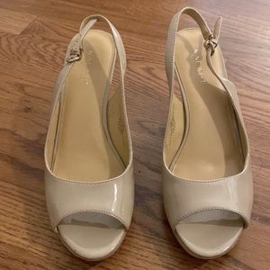 Nine West nude heels. Size 8.